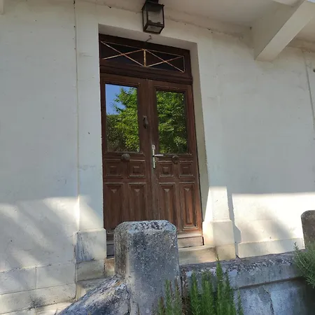 Konukevi Buis